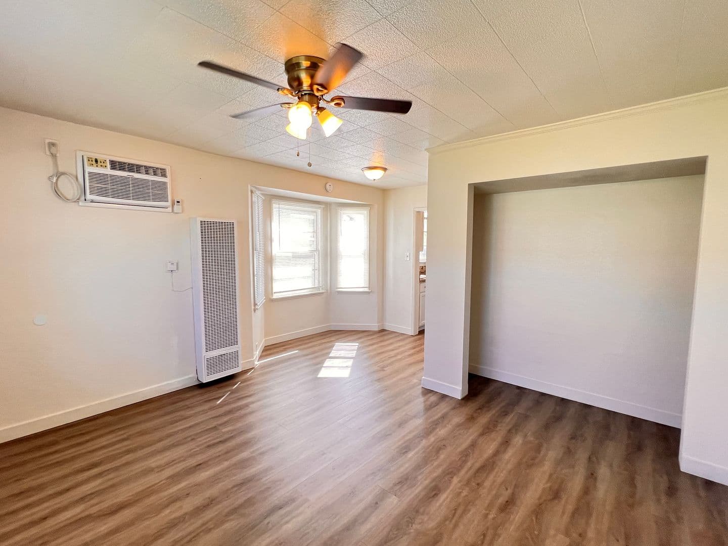 Bakersfield Apartment: 2003 Lester St.