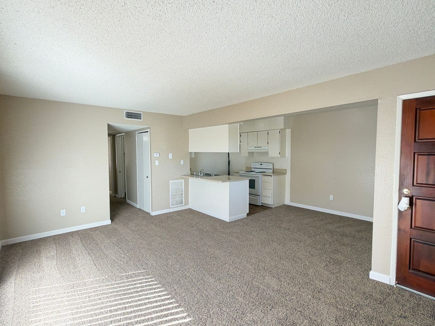Bakersfield Apartment: 4700 Columbus St.