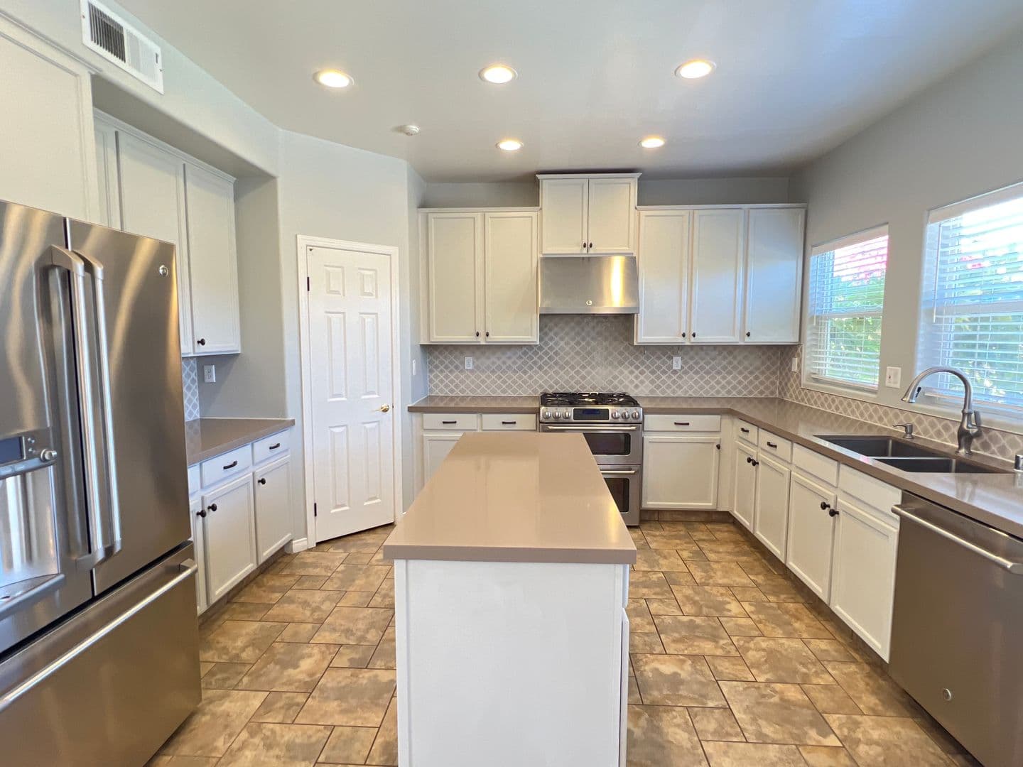 Bakersfield House: 3006 Tresselwyck Ln.