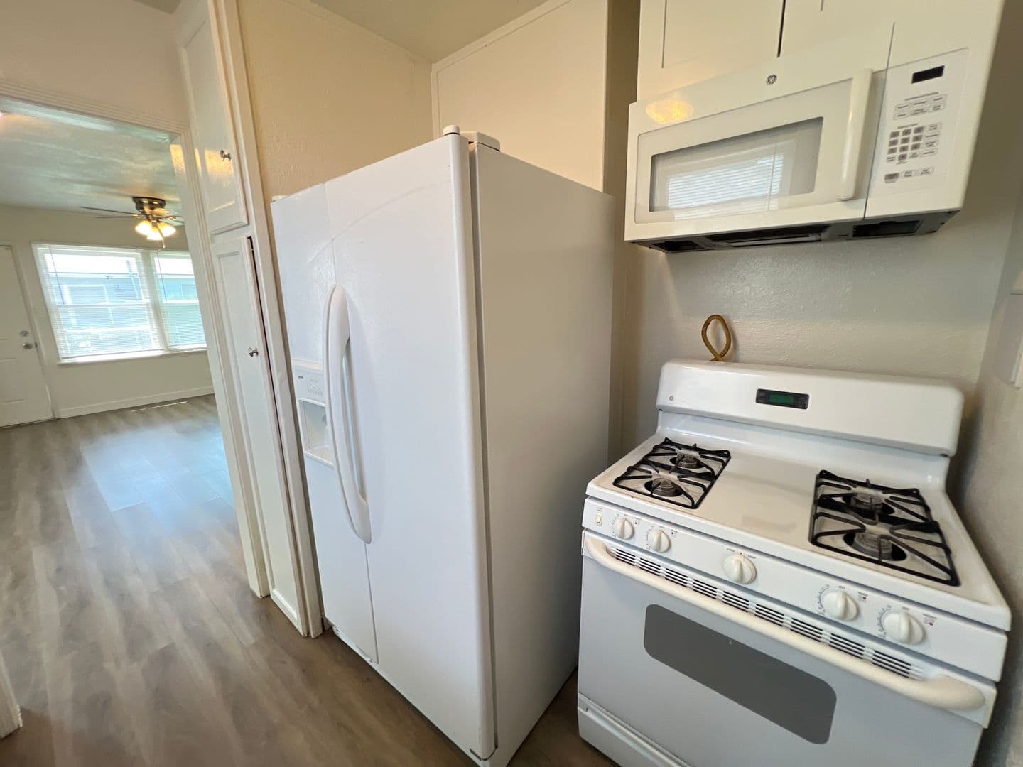 Bakersfield Apartment: 2003 Lester St.