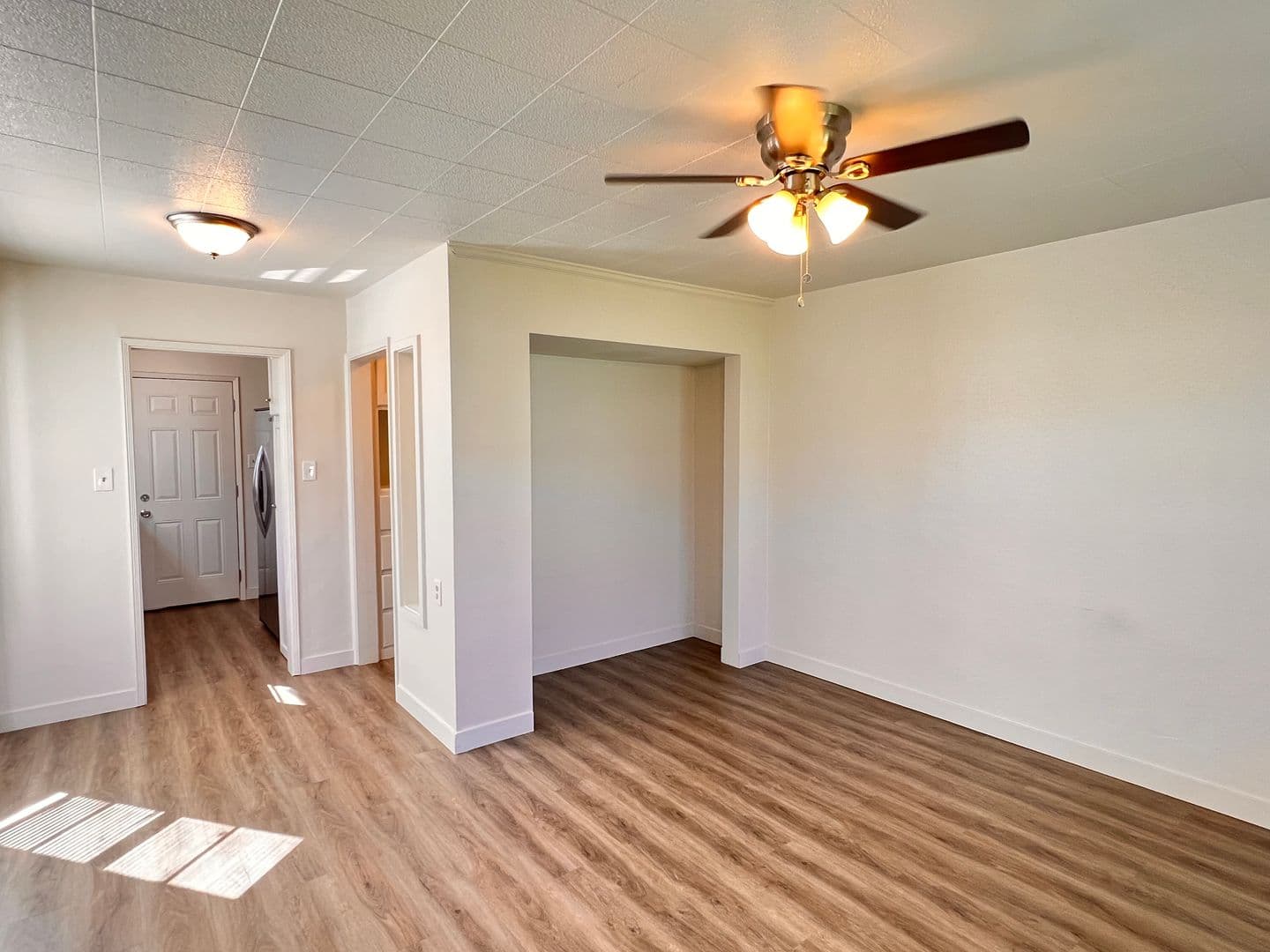 Bakersfield Apartment: 2003 Lester St.