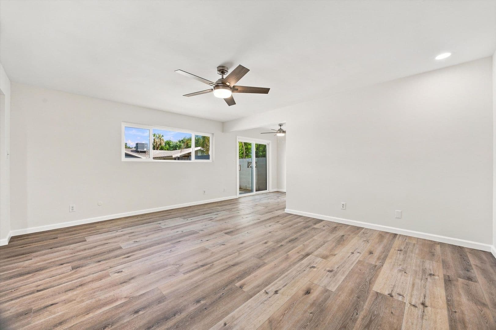 Bakersfield Apartment: 6200 Stockdale Hwy.