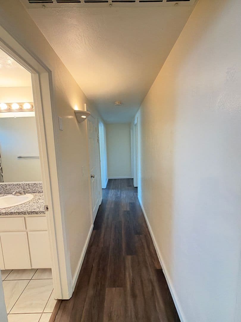 Bakersfield House: 2319 University Ave