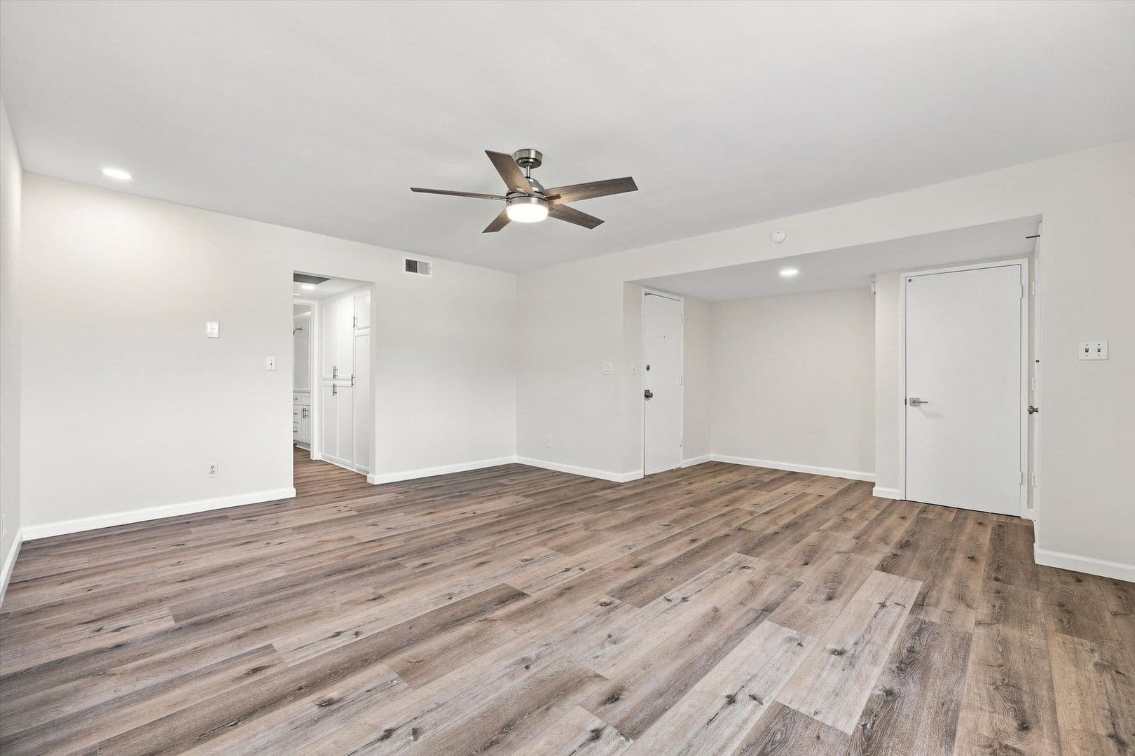 Bakersfield Apartment: 6200 Stockdale Hwy.