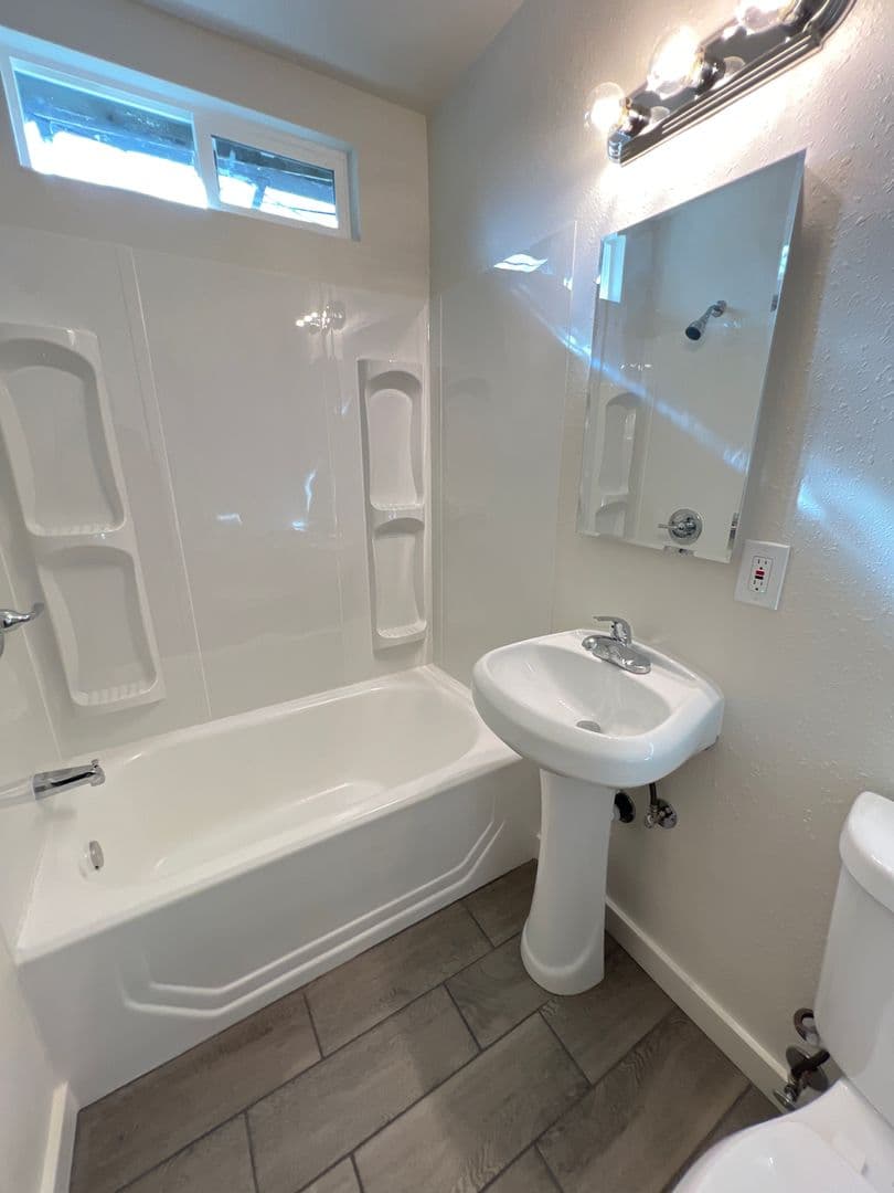 Bakersfield Apartment: 2003 Lester St.