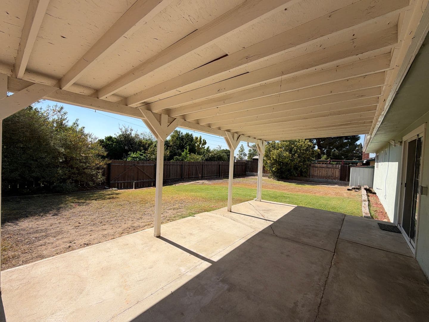 Bakersfield House: 2319 University Ave