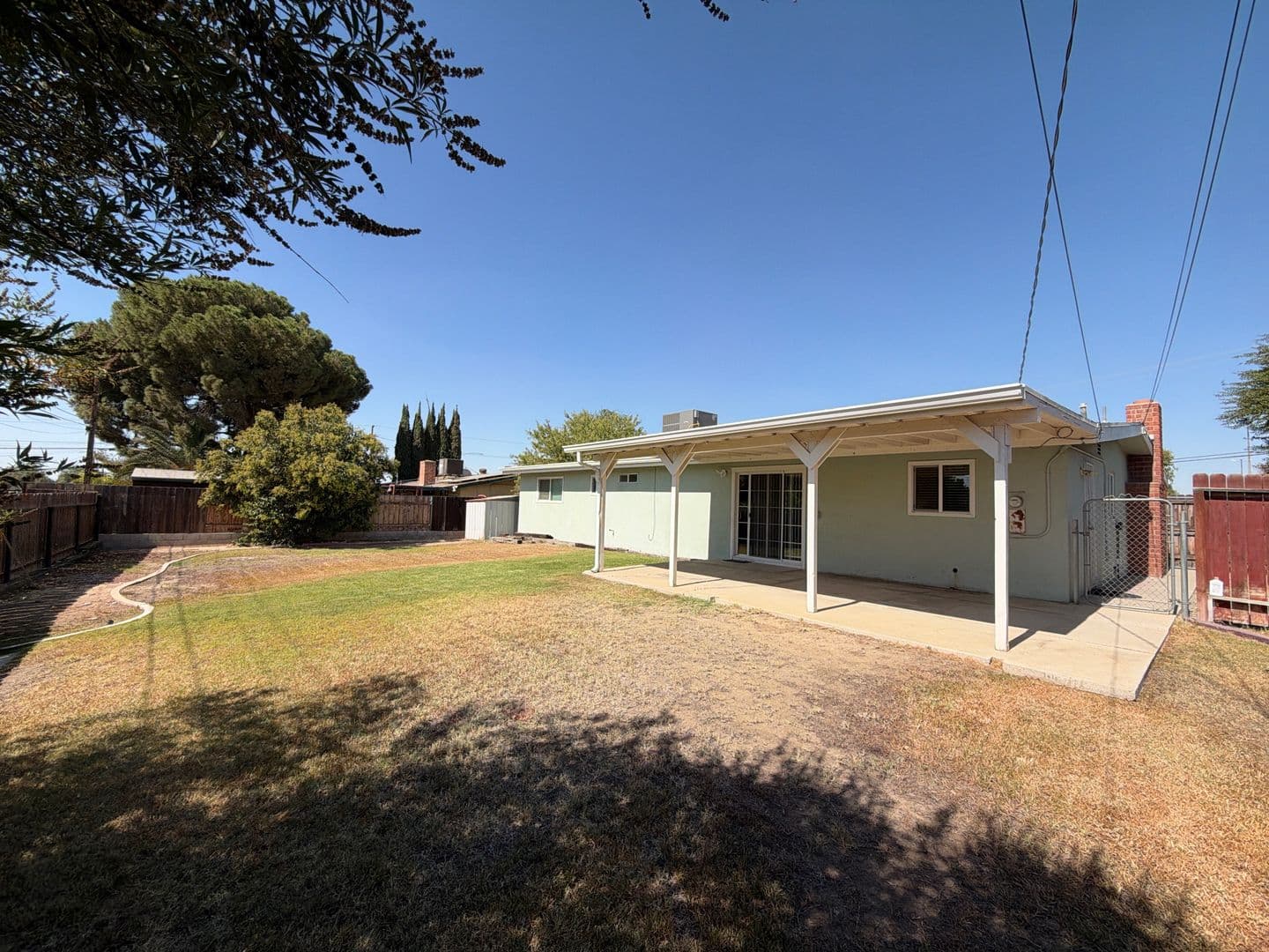 Bakersfield House: 2319 University Ave
