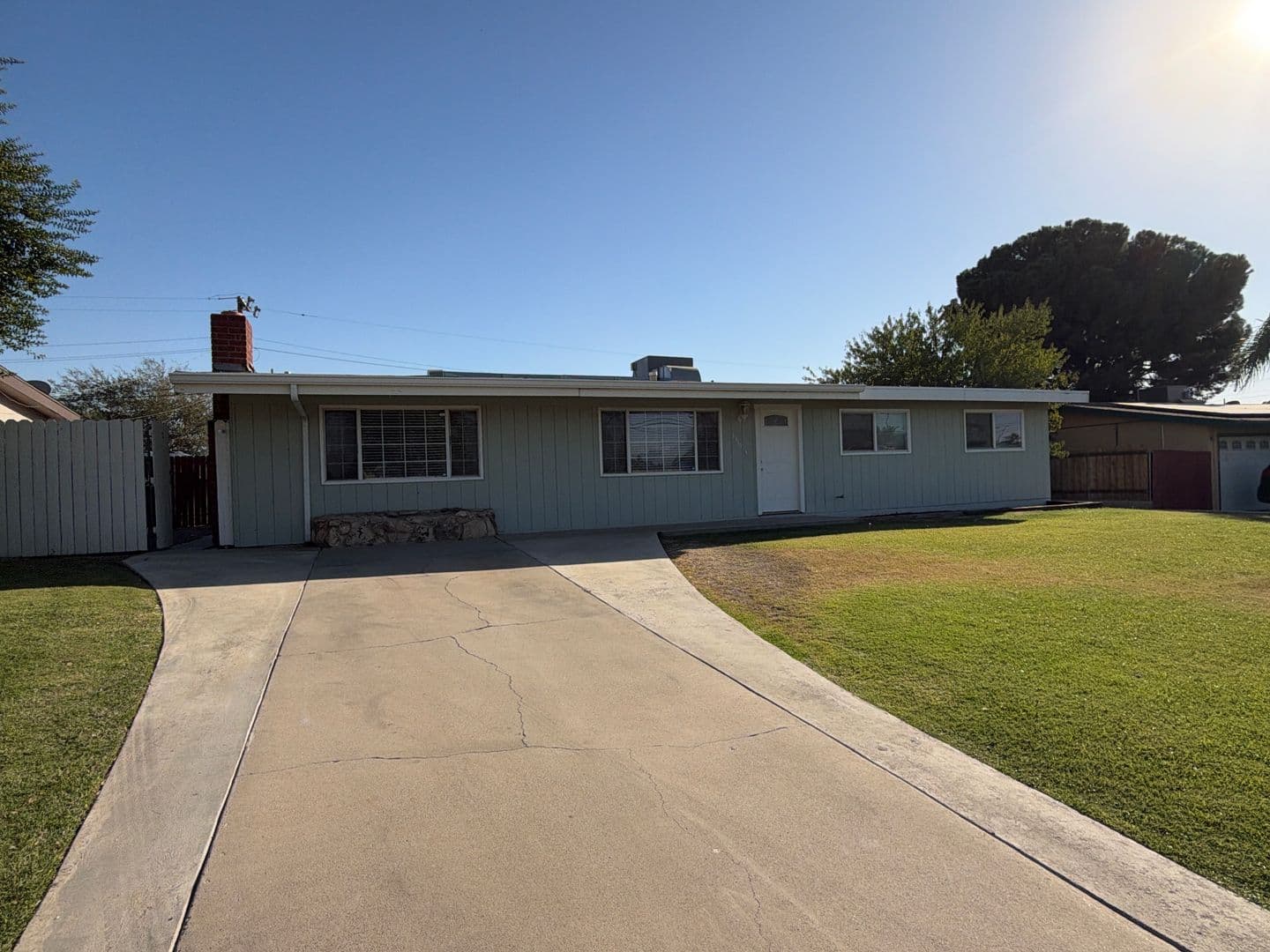 Bakersfield House: 2319 University Ave