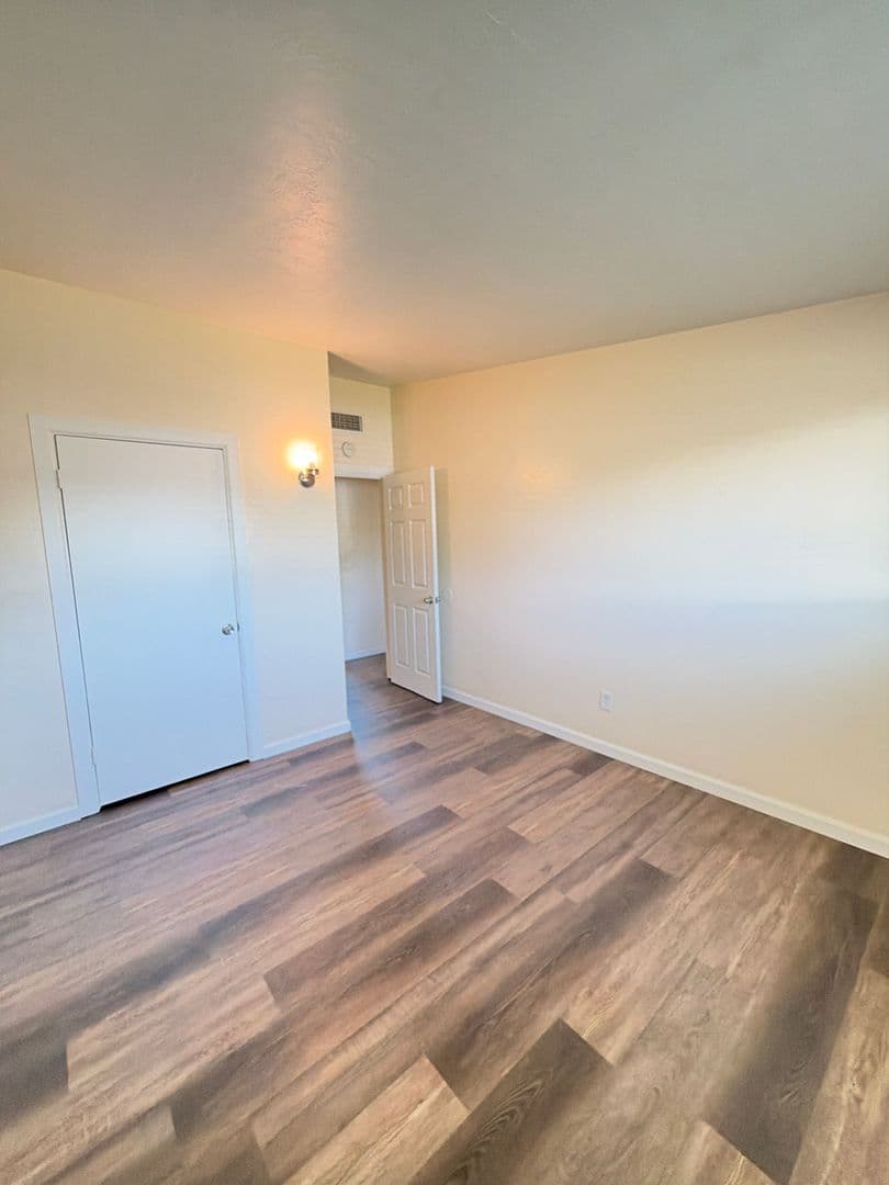Bakersfield House: 2319 University Ave
