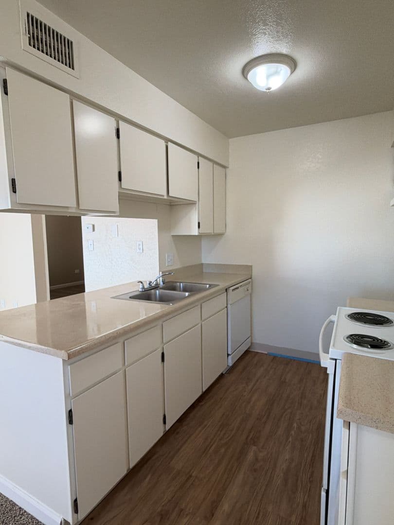 Bakersfield Apartment: 4700 Columbus St.