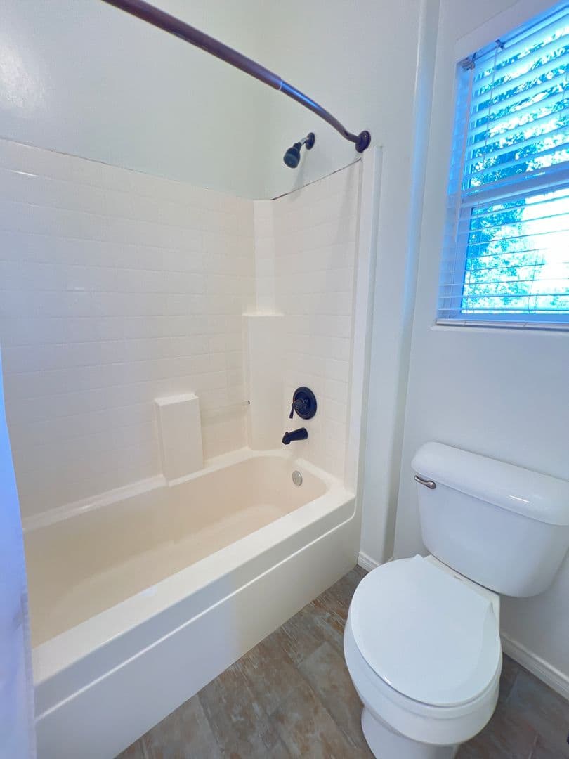 Bakersfield House: 3006 Tresselwyck Ln.