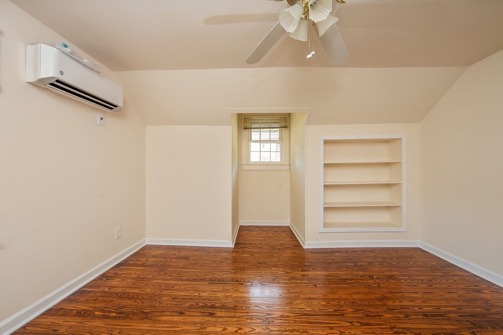 Fayetteville House: 608 Greenland Drive