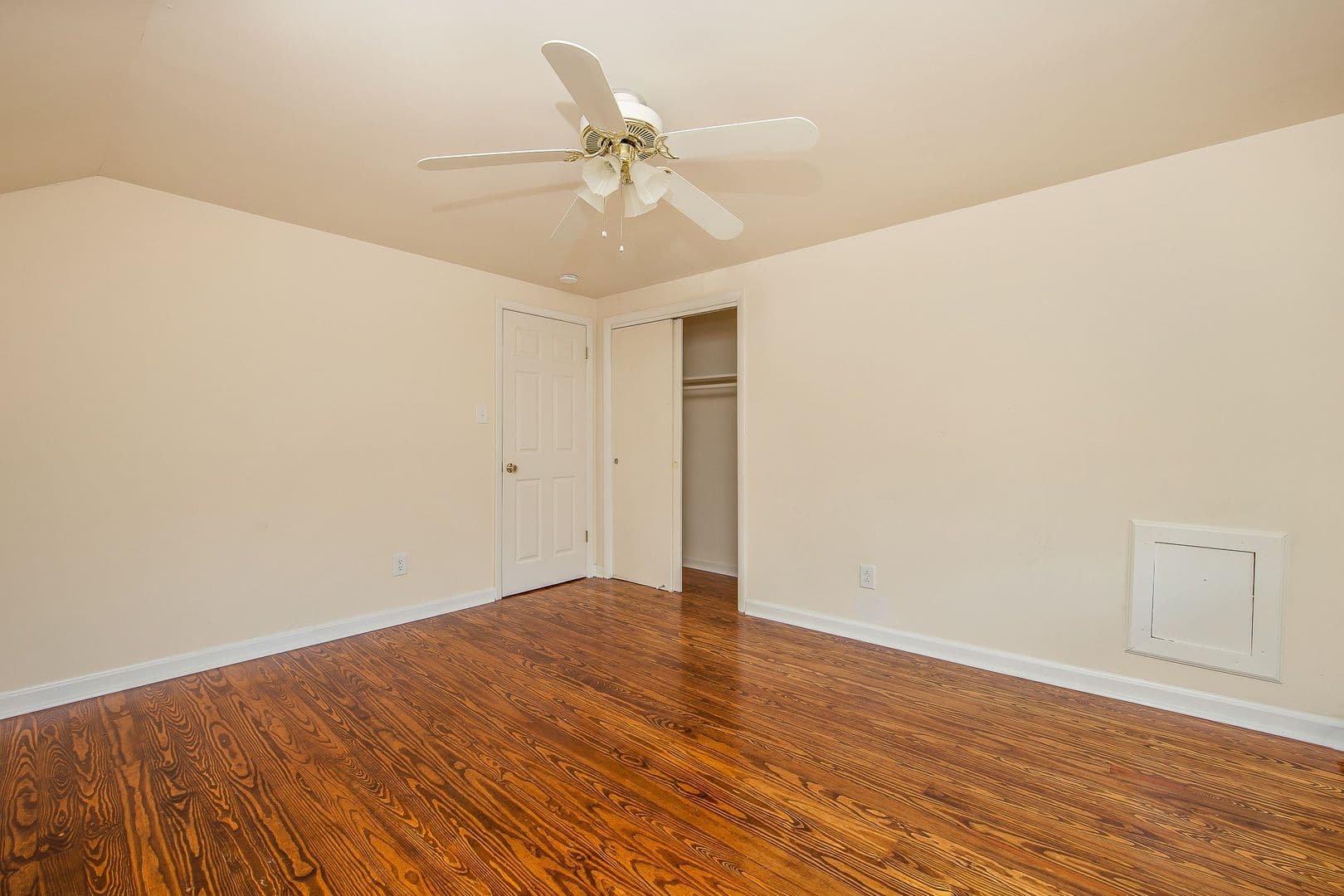 Fayetteville House: 608 Greenland Drive