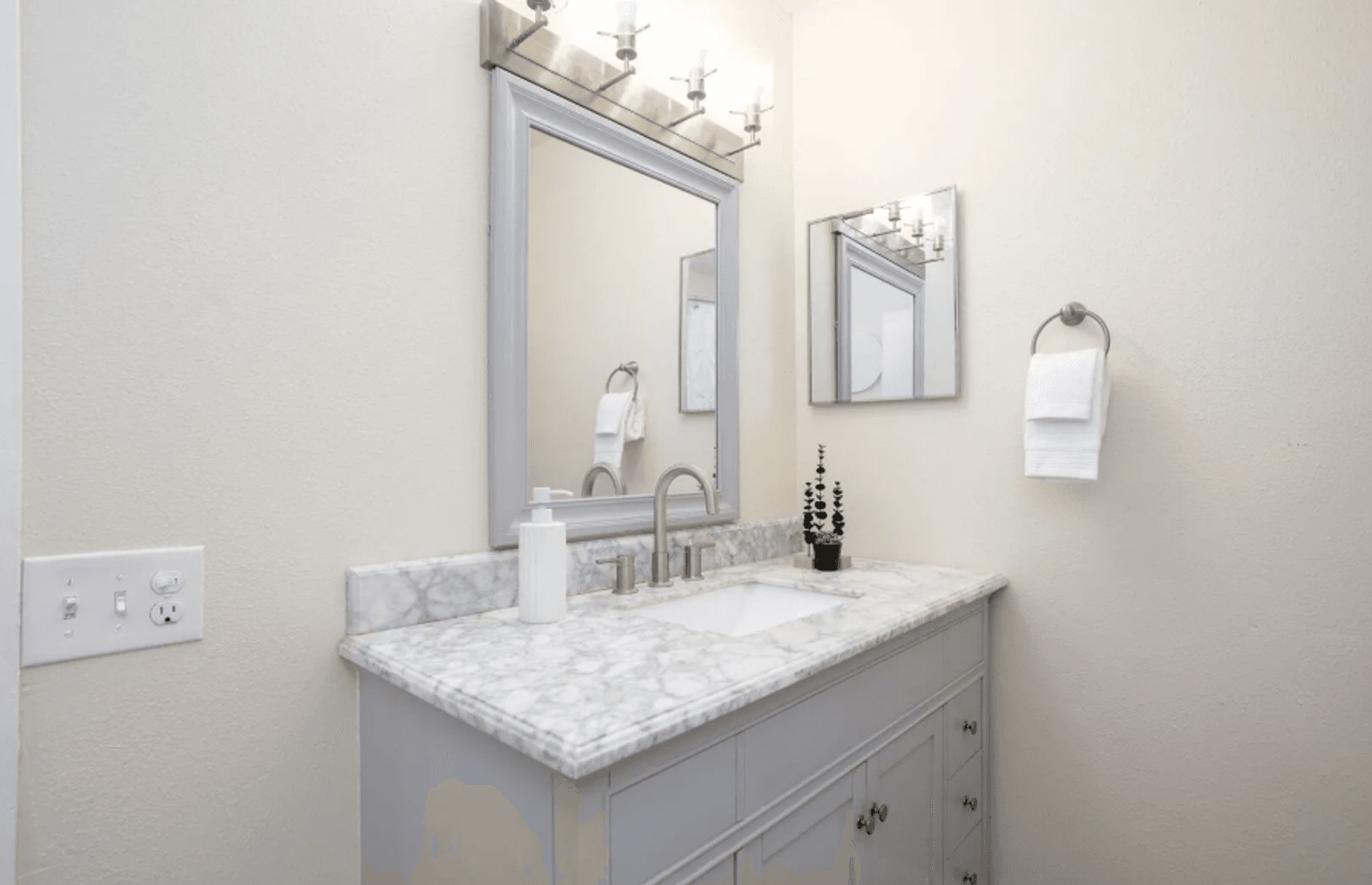 San Antonio House: 1626 W Terra Alta Dr