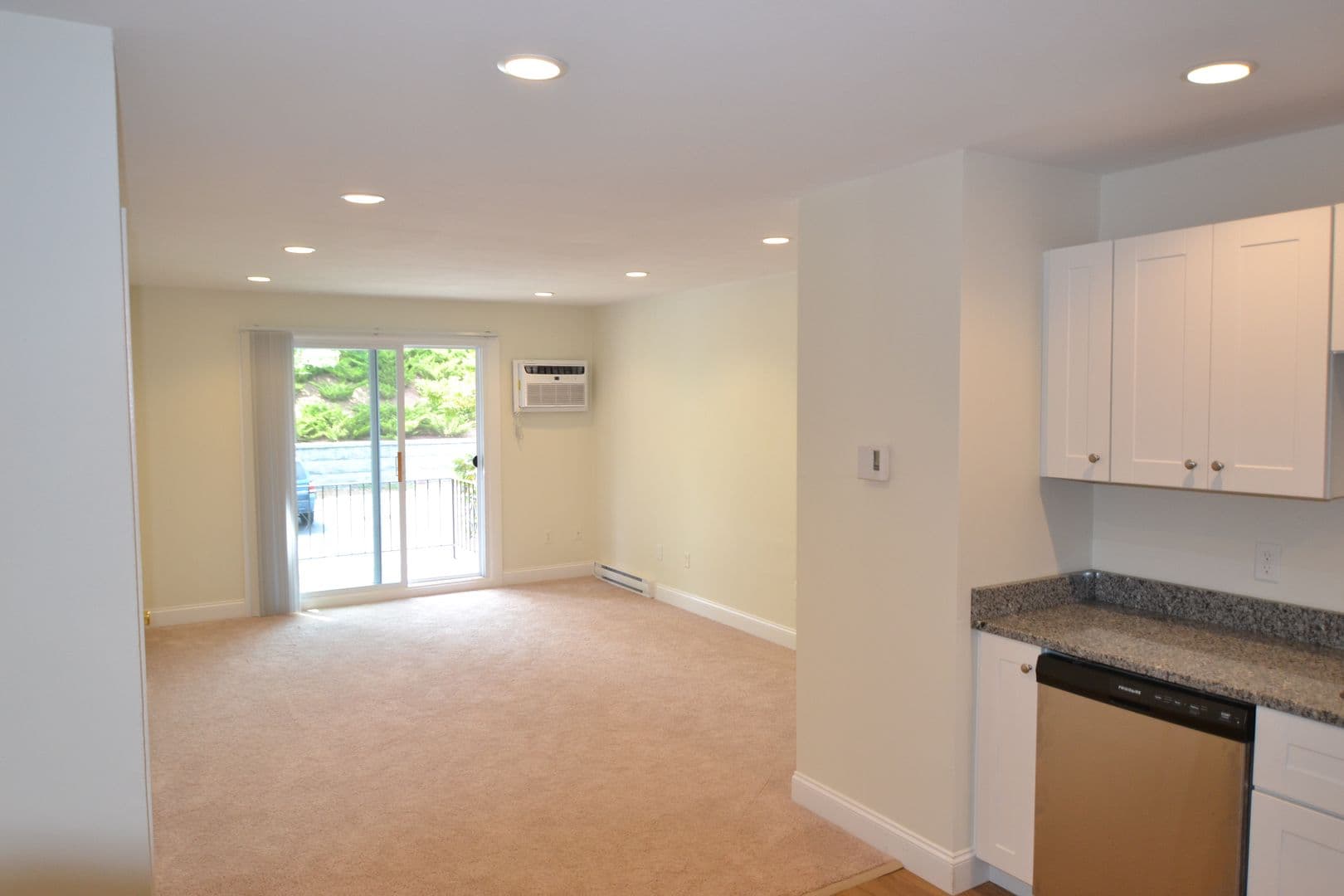 AMESBURY Apartment: 100-106 WHITEHALL RD