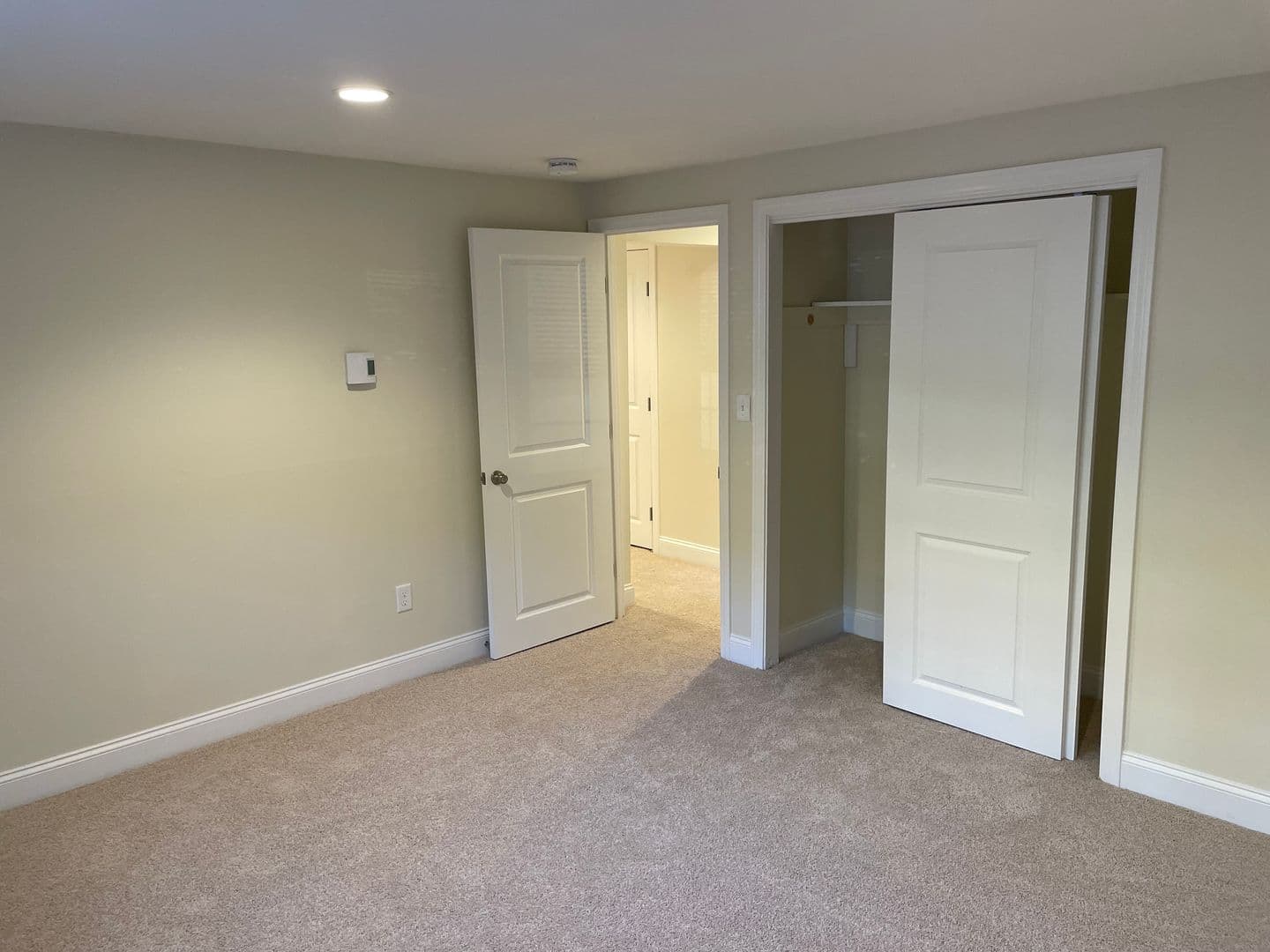 AMESBURY Apartment: 100-106 WHITEHALL RD