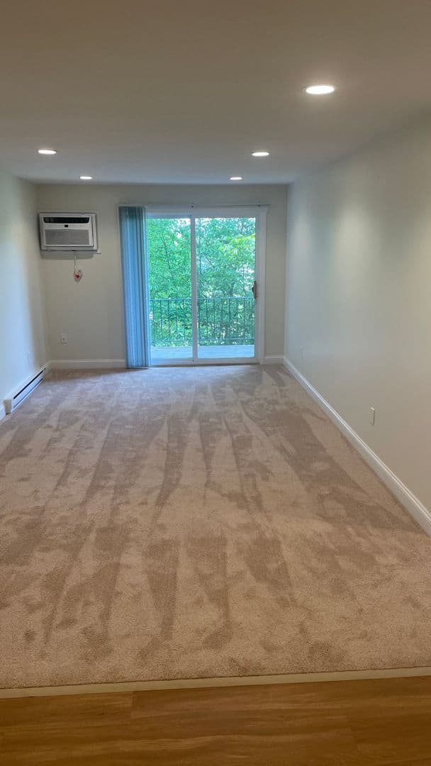 AMESBURY Apartment: 100-106 WHITEHALL RD