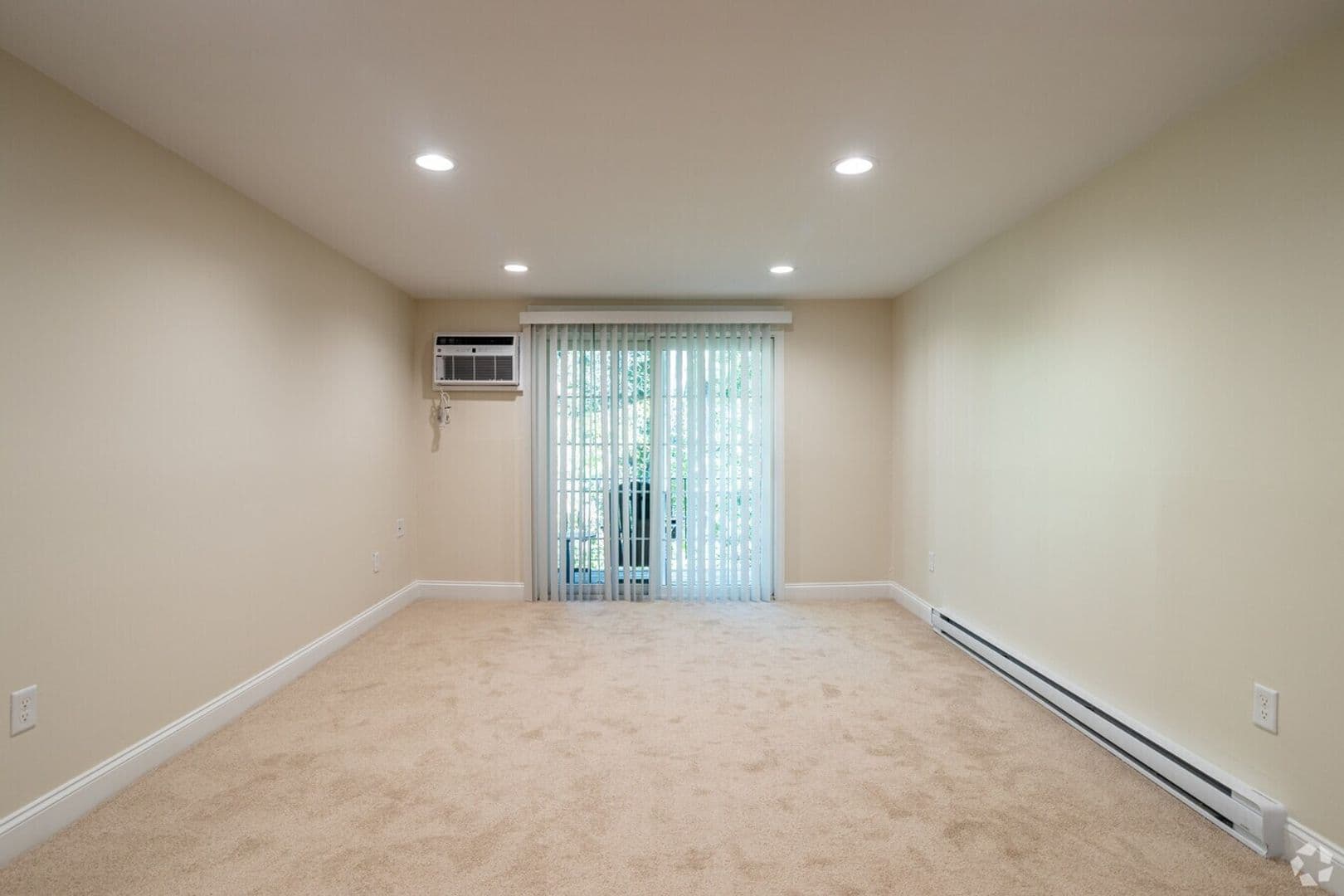 Seabrook Apartment: 2 Autumn Way