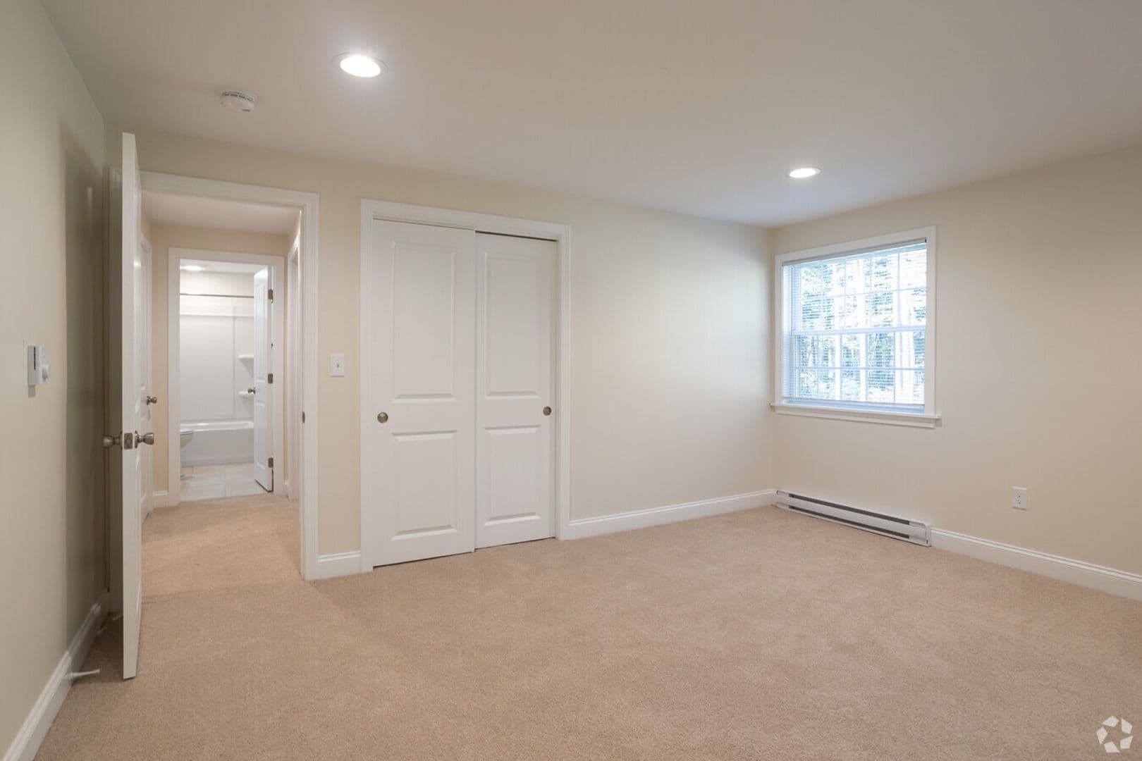 Seabrook Apartment: 2 Autumn Way