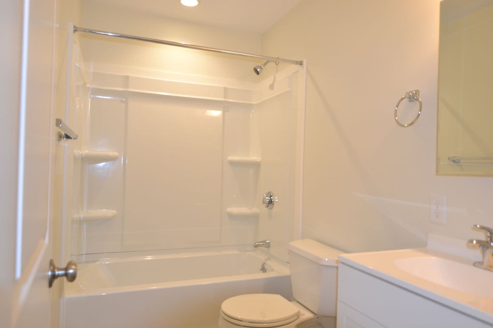 AMESBURY Apartment: 100-106 WHITEHALL RD