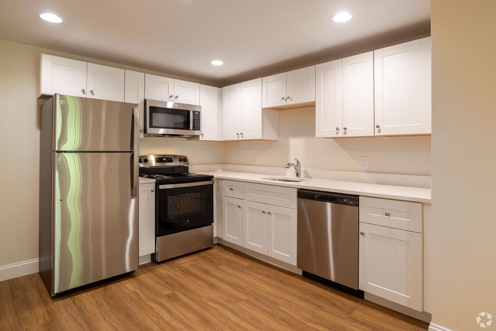 Seabrook Apartment: 2 Autumn Way