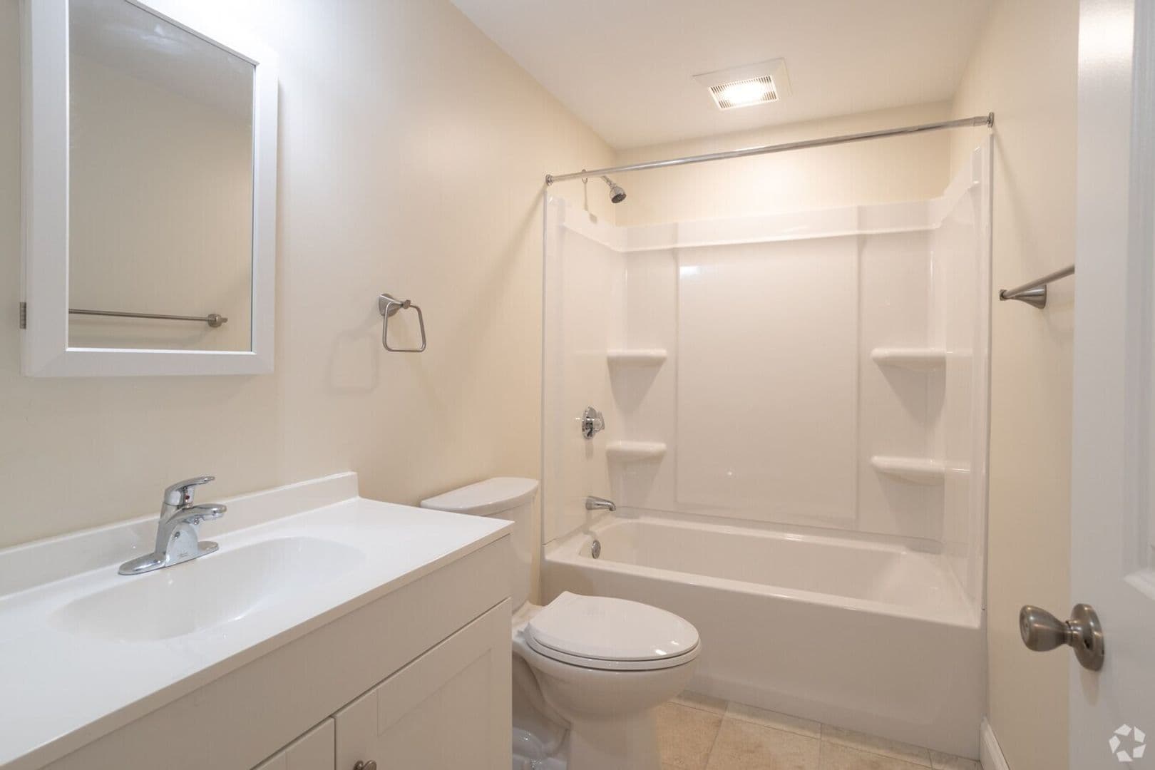 Seabrook Apartment: 2 Autumn Way