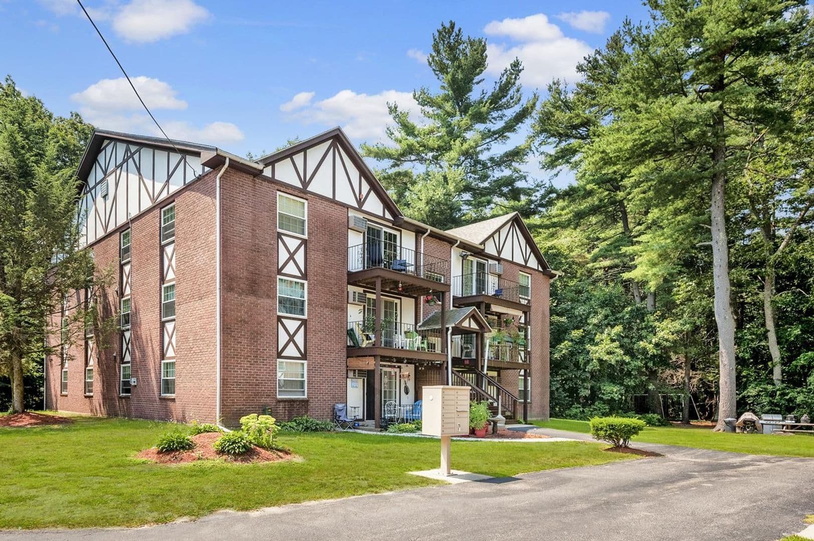 Seabrook Apartment: 2 Autumn Way