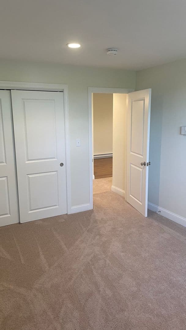 AMESBURY Apartment: 100-106 WHITEHALL RD