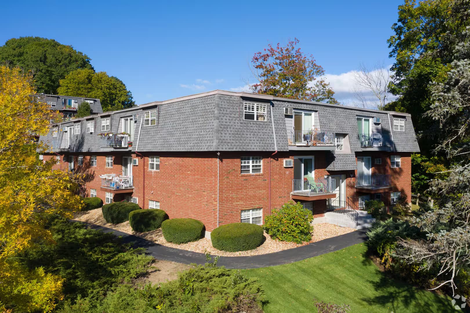 AMESBURY Apartment: 100-106 WHITEHALL RD