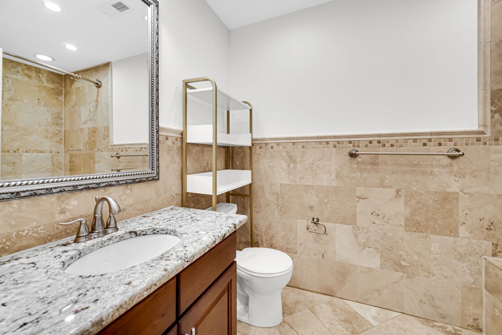 Chicago Apartment: 2218 W Augusta Blvd