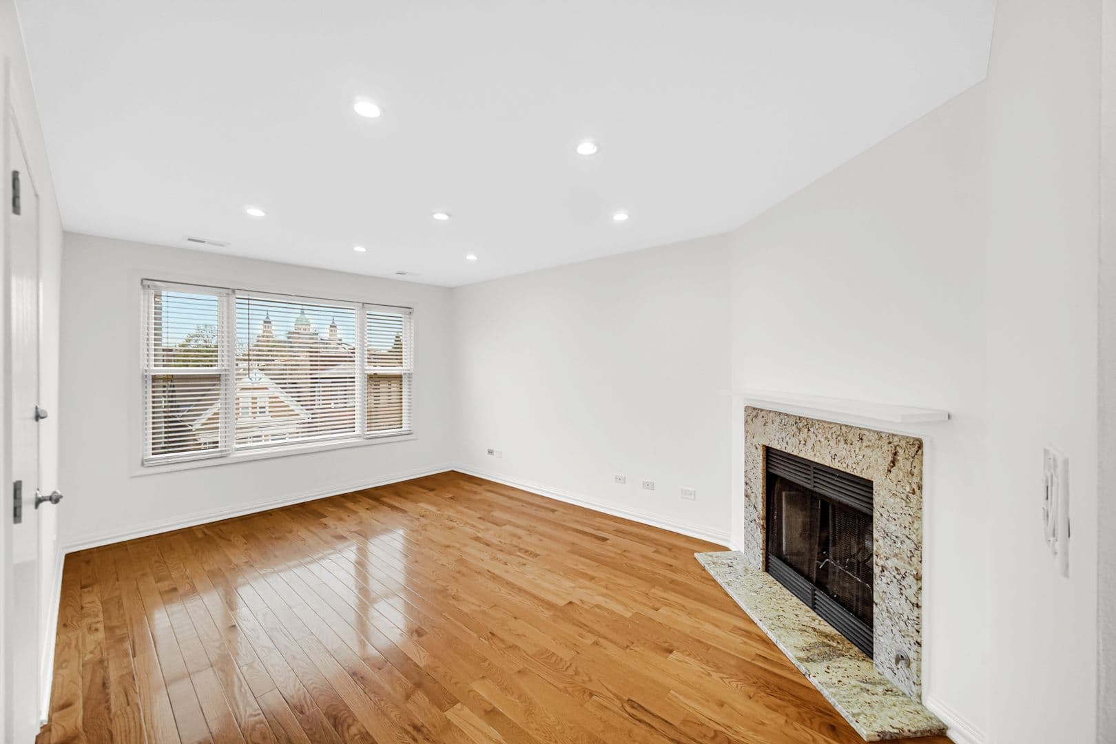 Chicago Apartment: 2218 W Augusta Blvd