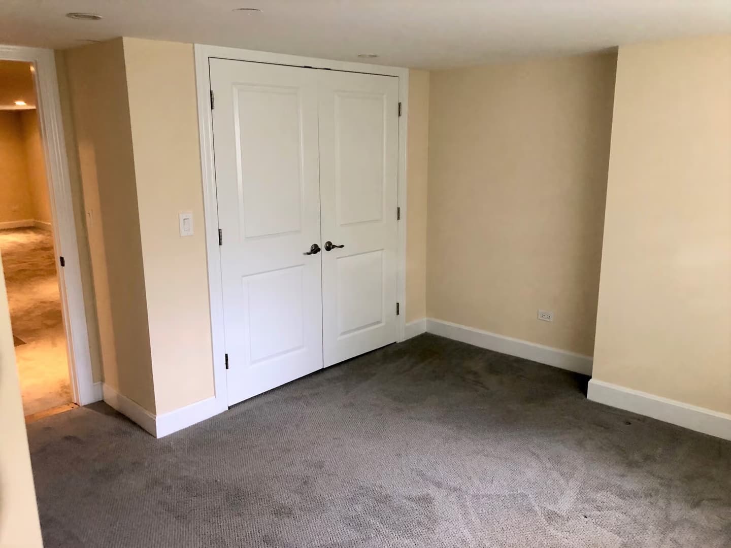 Chicago Apartment: 5052 N Wolcott Ave