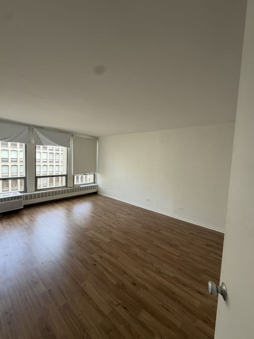 Chicago Apartment: 1400 E 55th Pl