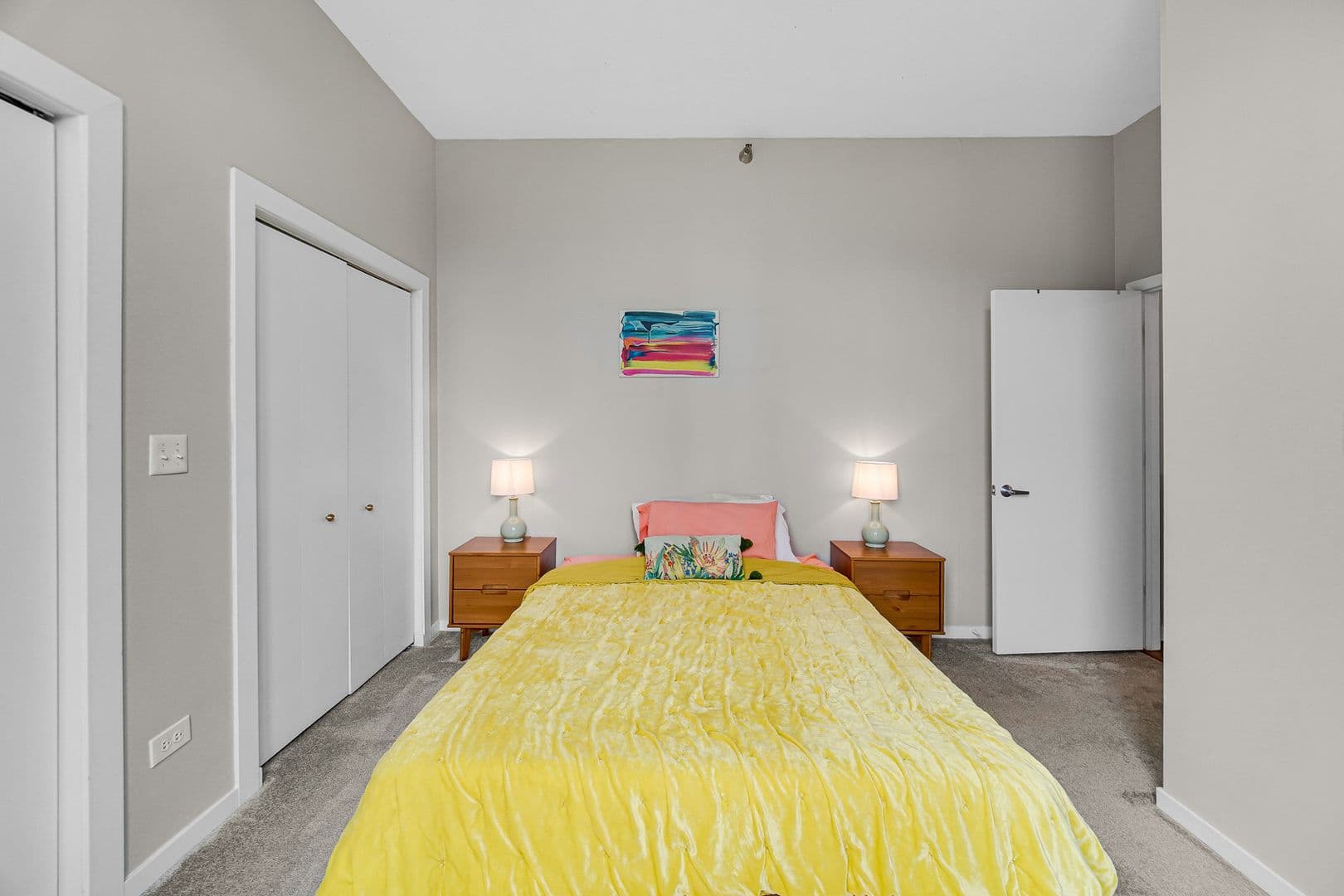 Chicago Apartment: 1600 S Indiana Ave