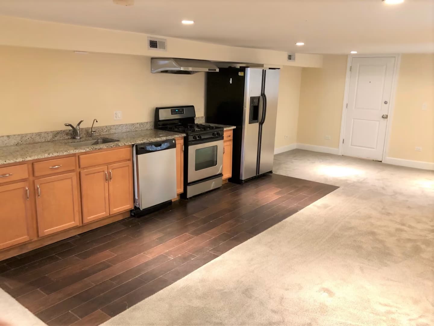 Chicago Apartment: 5052 N Wolcott Ave