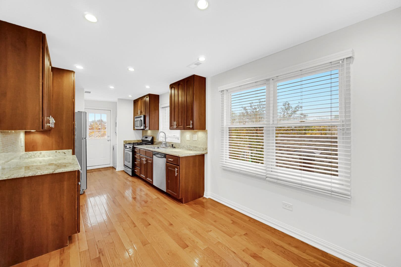 Chicago Apartment: 2218 W Augusta Blvd