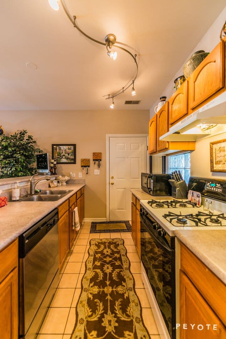 Chicago Apartment: 1225 N Orleans