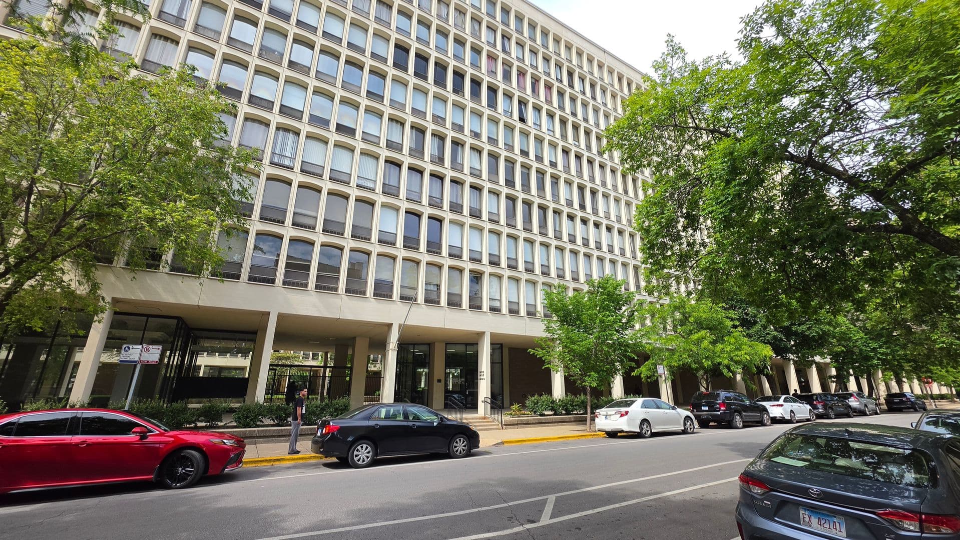 Chicago Apartment: 1400 E 55th Pl