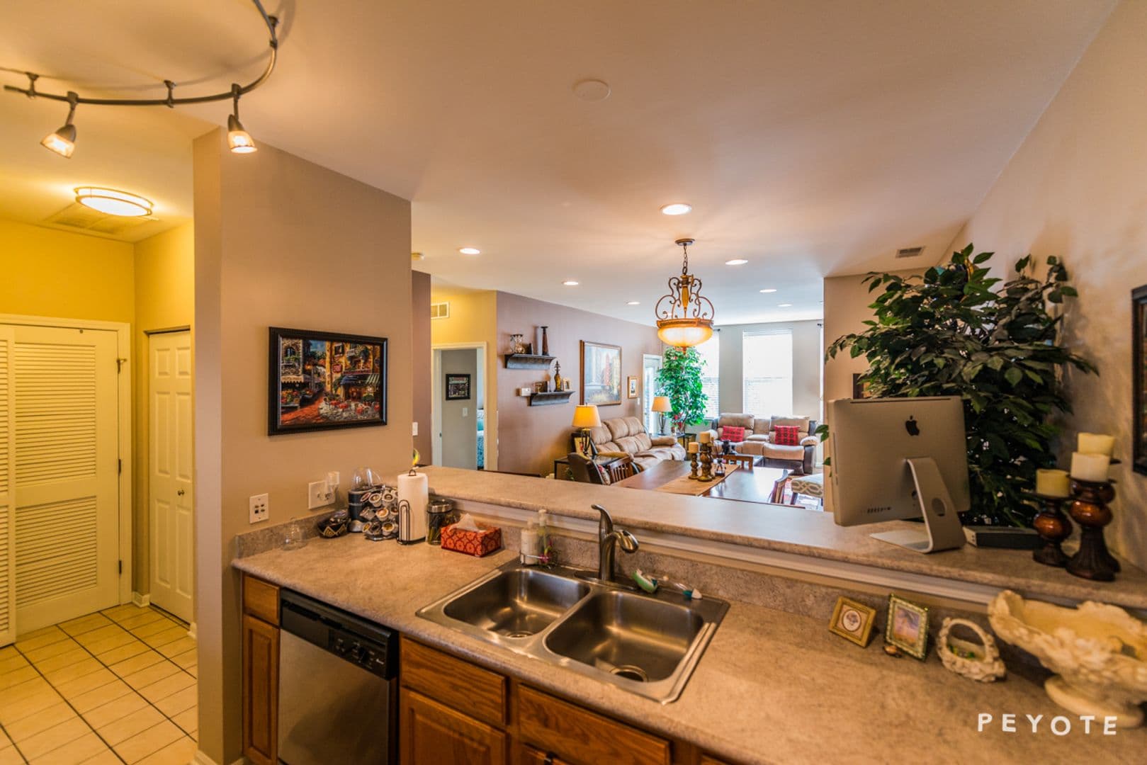 Chicago Apartment: 1225 N Orleans