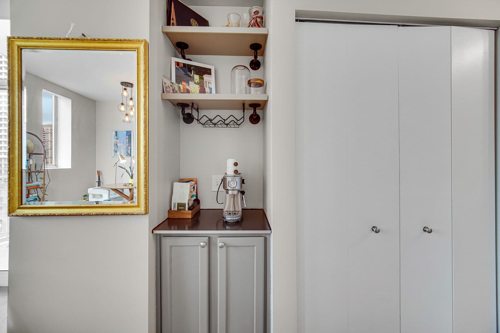 Chicago Apartment: 1600 S Indiana Ave
