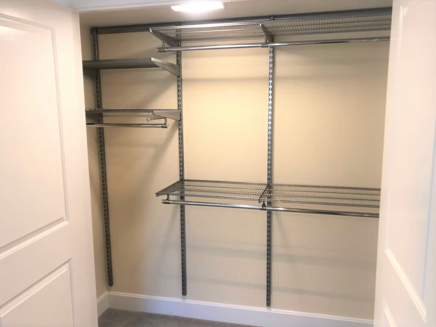 Chicago Apartment: 5052 N Wolcott Ave