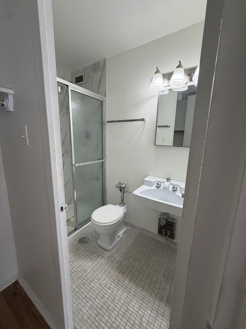 Chicago Apartment: 1400 E 55th Pl