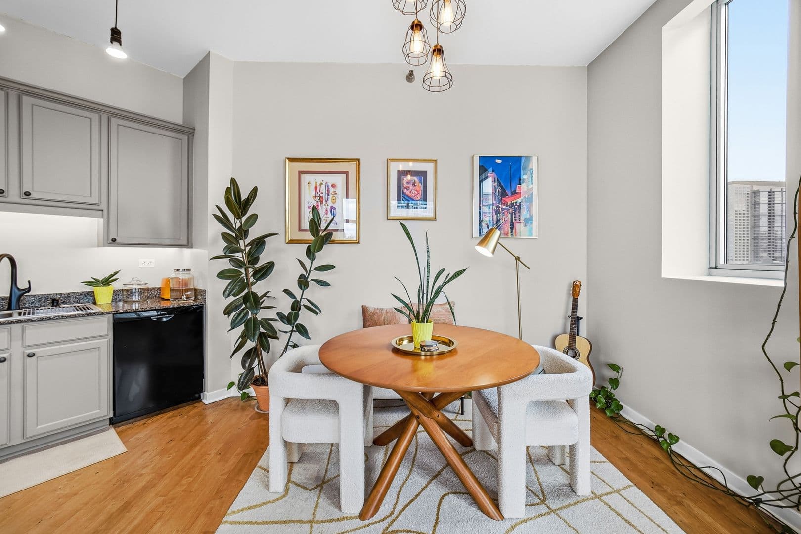 Chicago Apartment: 1600 S Indiana Ave