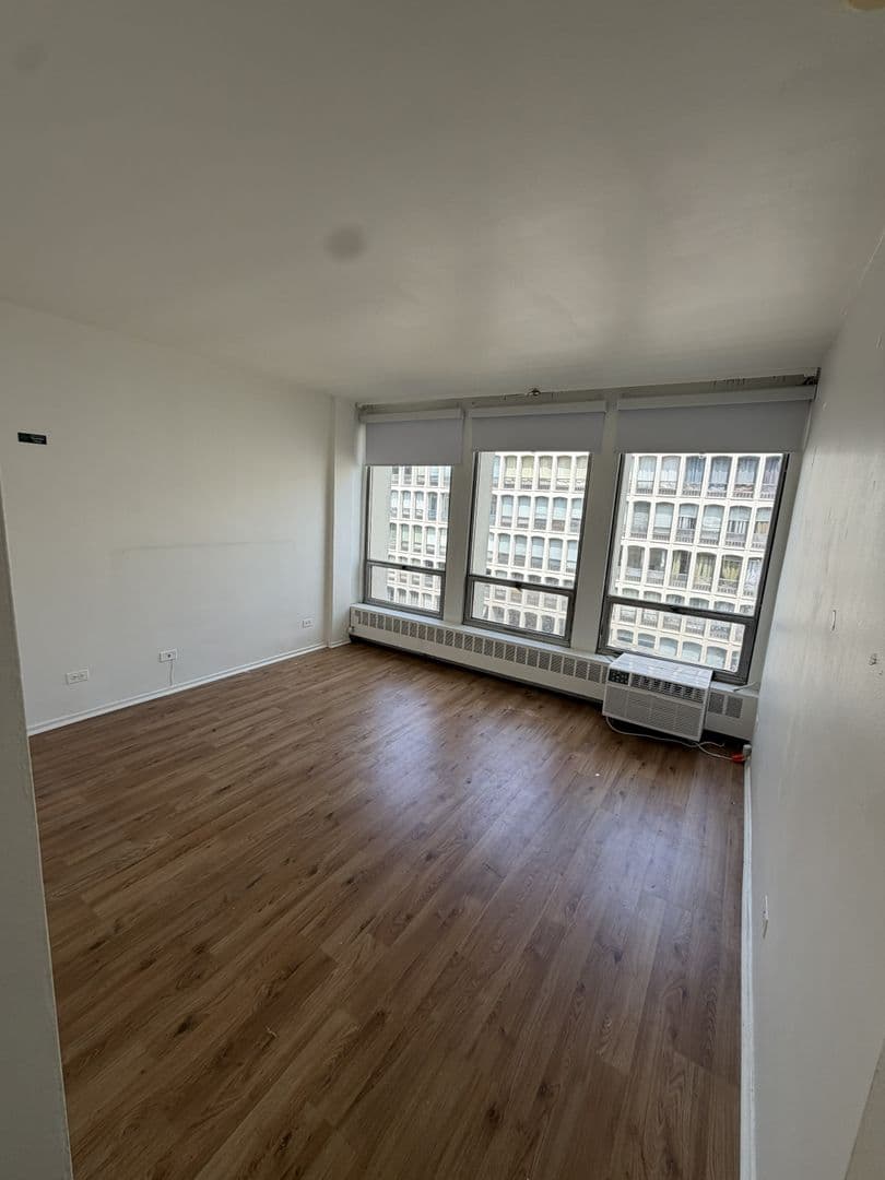 Chicago Apartment: 1400 E 55th Pl