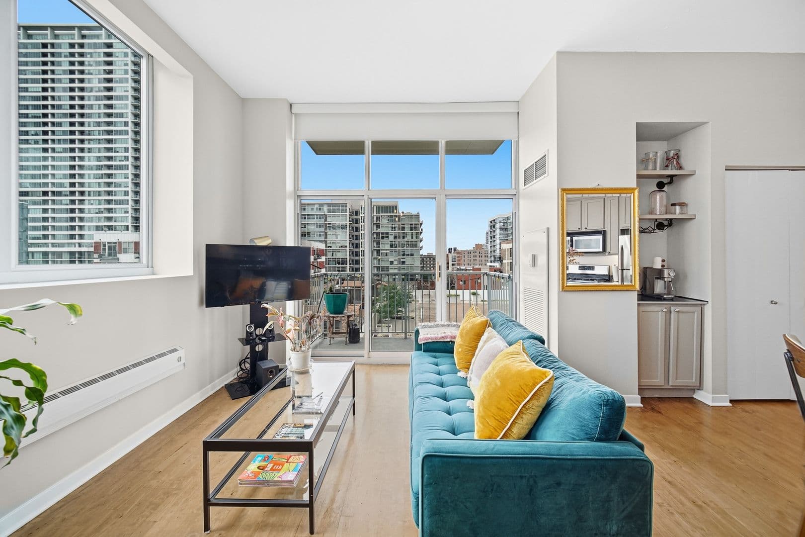 Chicago Apartment: 1600 S Indiana Ave