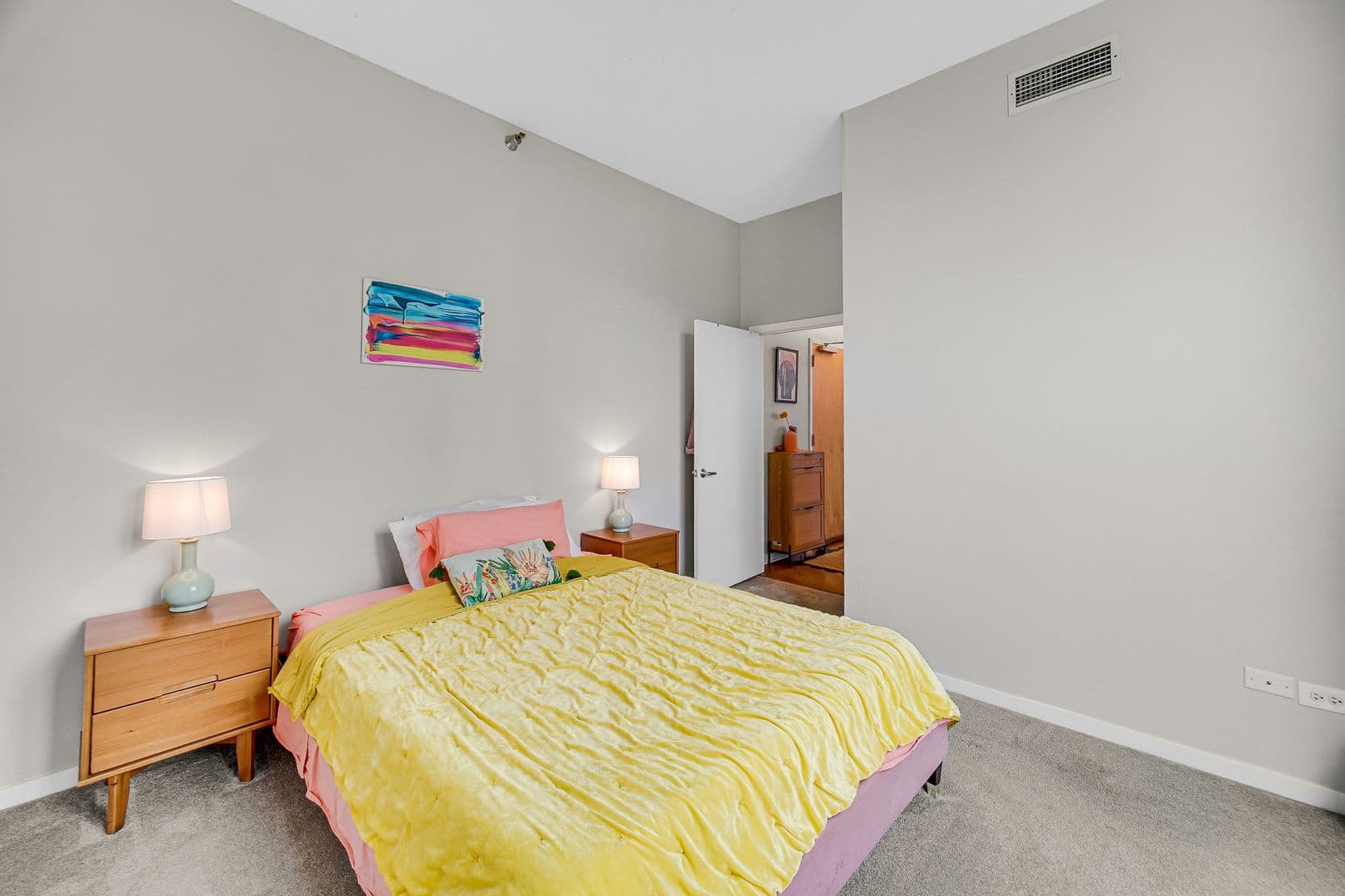 Chicago Apartment: 1600 S Indiana Ave
