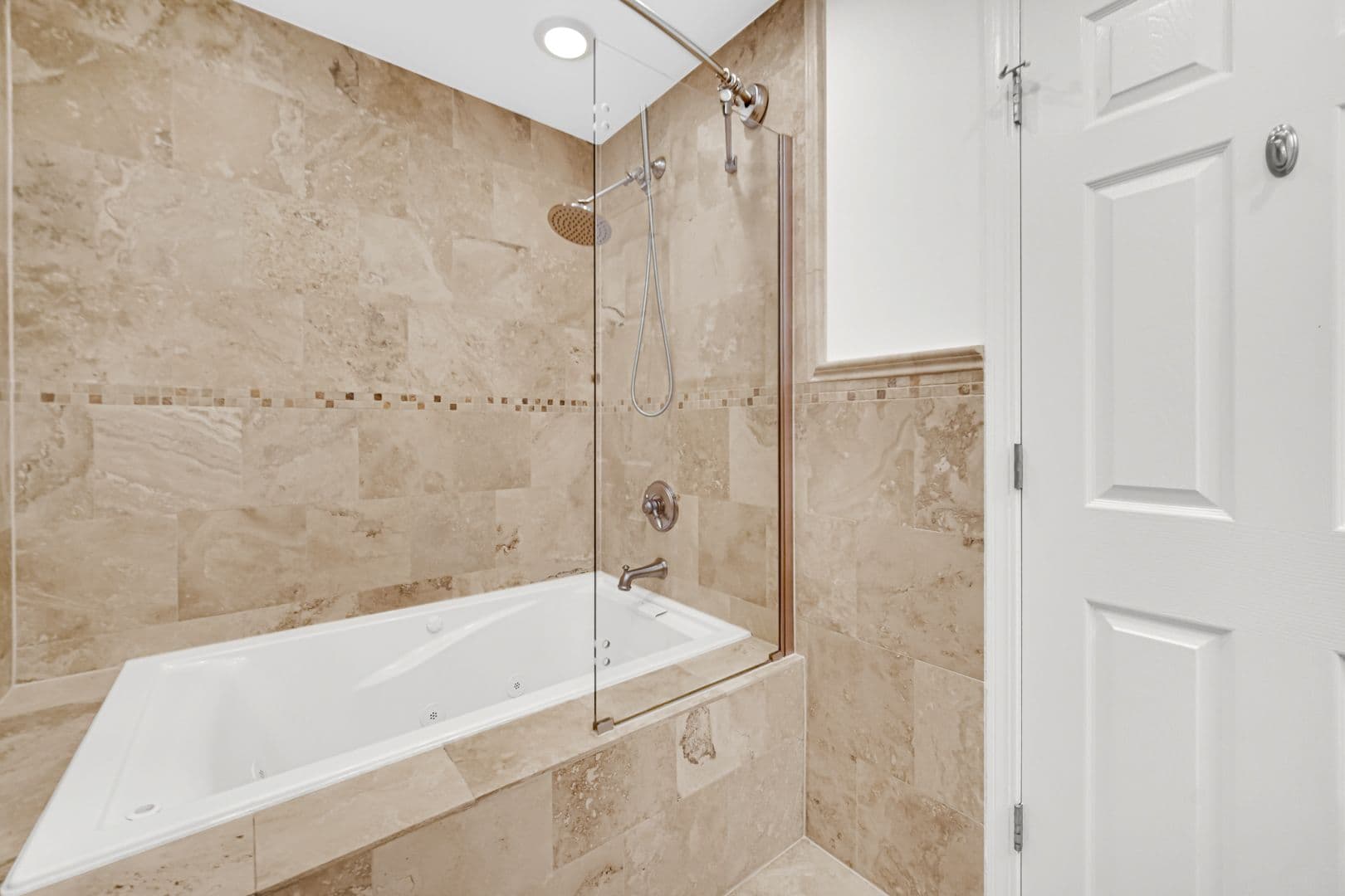 Chicago Apartment: 2218 W Augusta Blvd