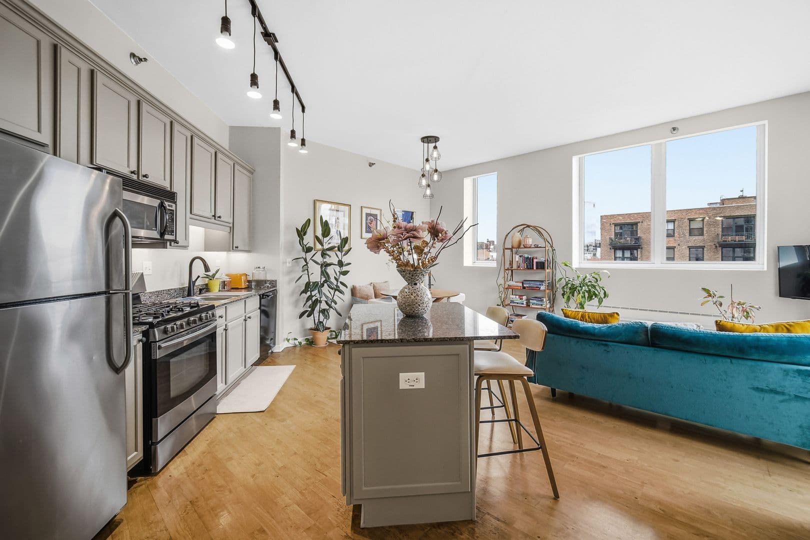 Chicago Apartment: 1600 S Indiana Ave