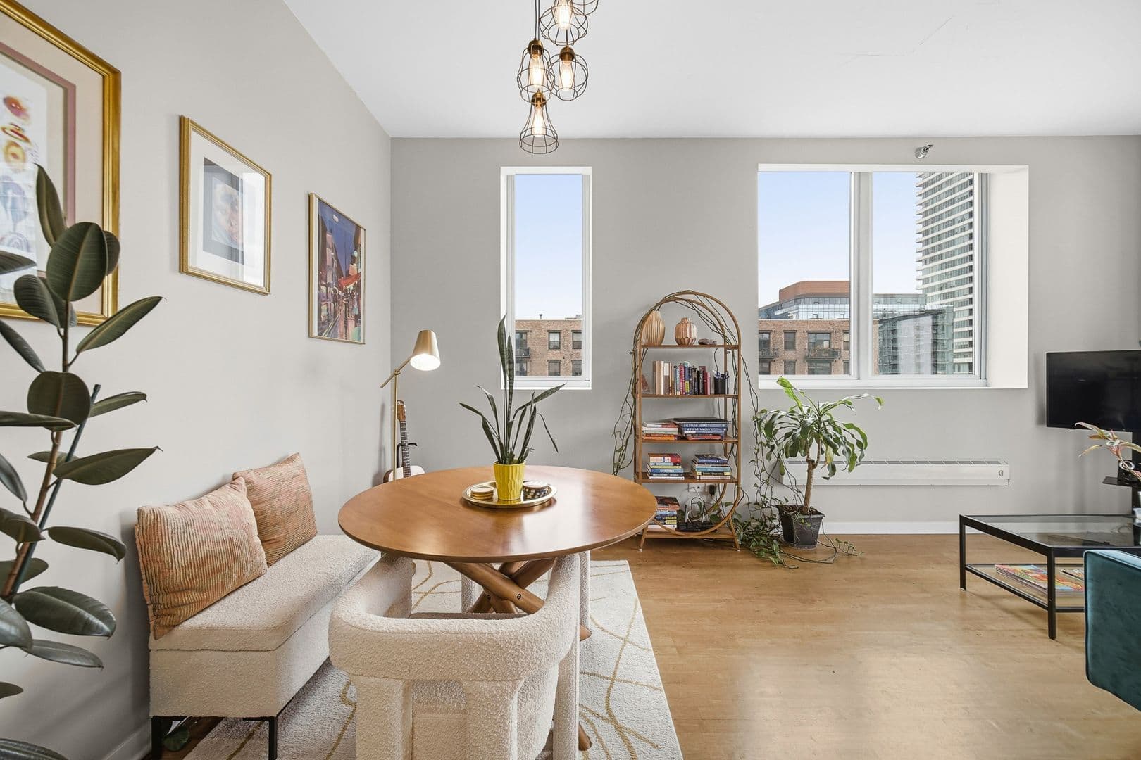 Chicago Apartment: 1600 S Indiana Ave