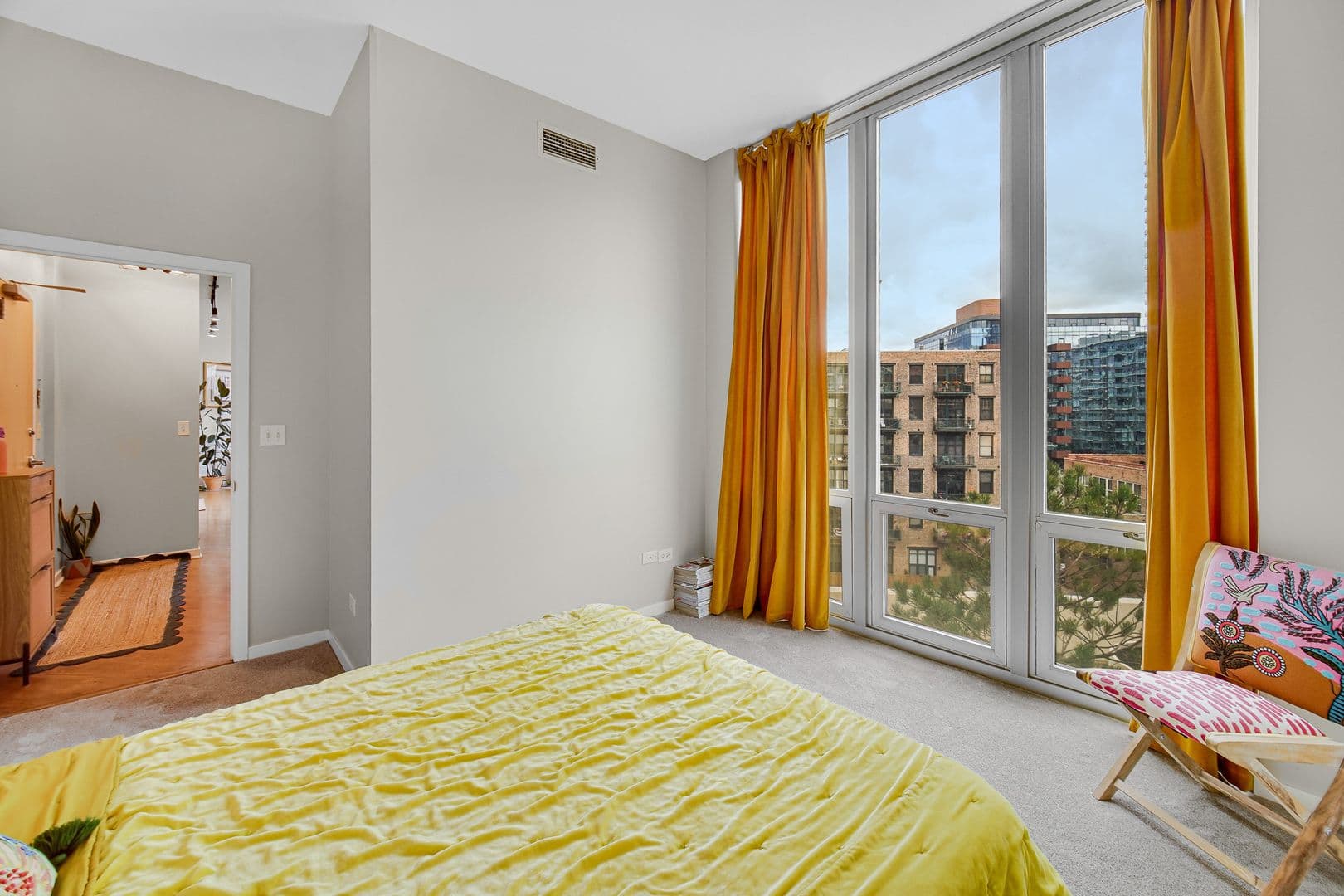 Chicago Apartment: 1600 S Indiana Ave
